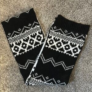 Black and White Knit Scarf